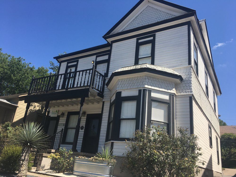 Sparks-Ledesma House: 1306 E 7th St, Austin, TX 78702